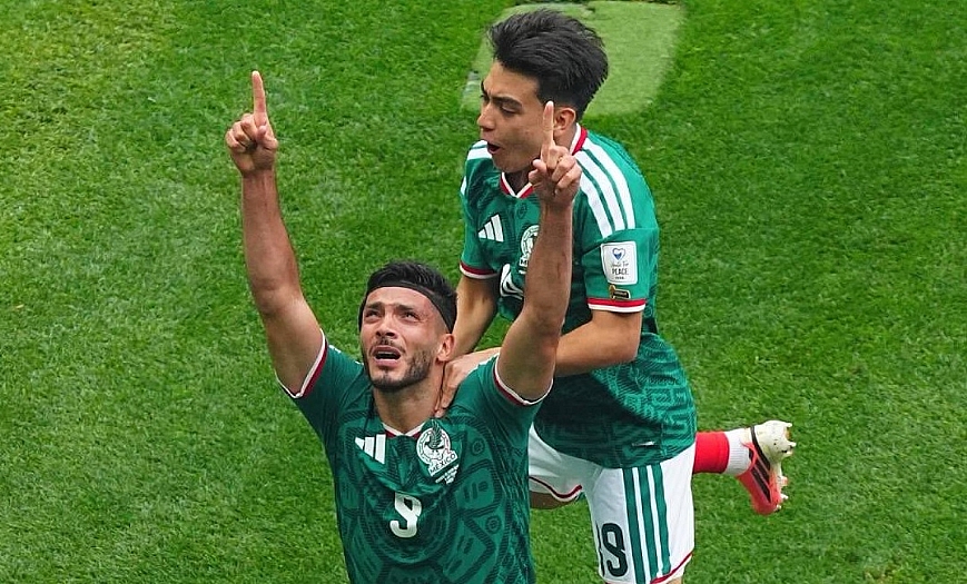 México abre Copa vencendo África do Sul em duelo com três expulsões