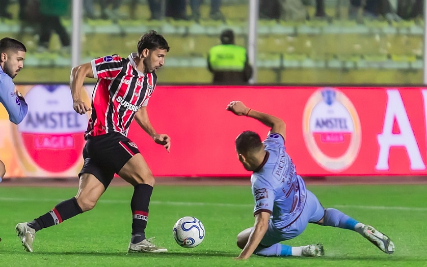 São Paulo arranca empate do Bolívar-BOL na altitude