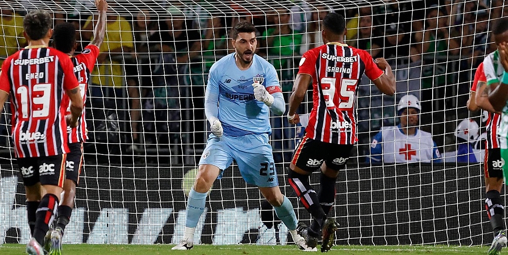 Rafael defende pênalti e São Paulo garante empate na Libertadores