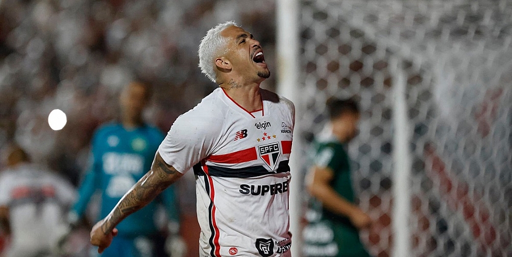 Palmeiras leva virada do Vasco e São Paulo assume a liderança na estreia de Roger Machado