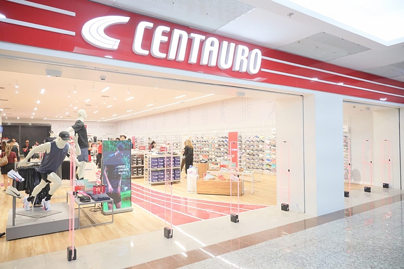 Centauro do Riopreto Shopping recebe lançamento mundial da Camisa 2 da Seleção Brasileira