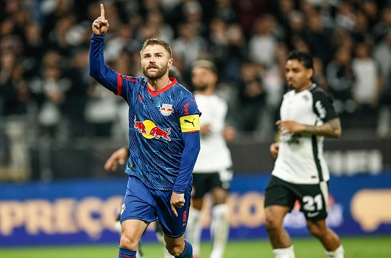 Red Bull Bragantino marca no último lance e vence o Corinthians