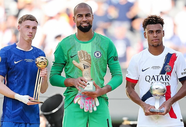 Sob a batuta de Palmer, Chelsea derrota PSG para conquistar o mundo