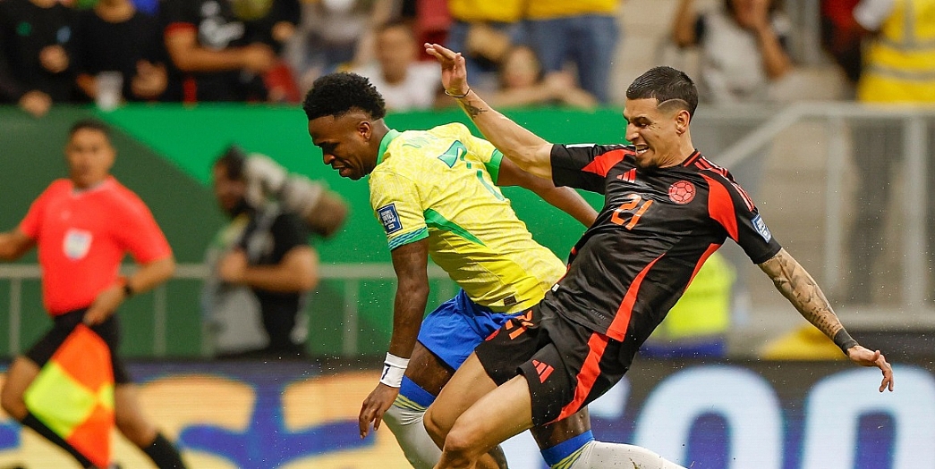 Vini Jr. marca no fim e Brasil vence Colômbia em Brasília