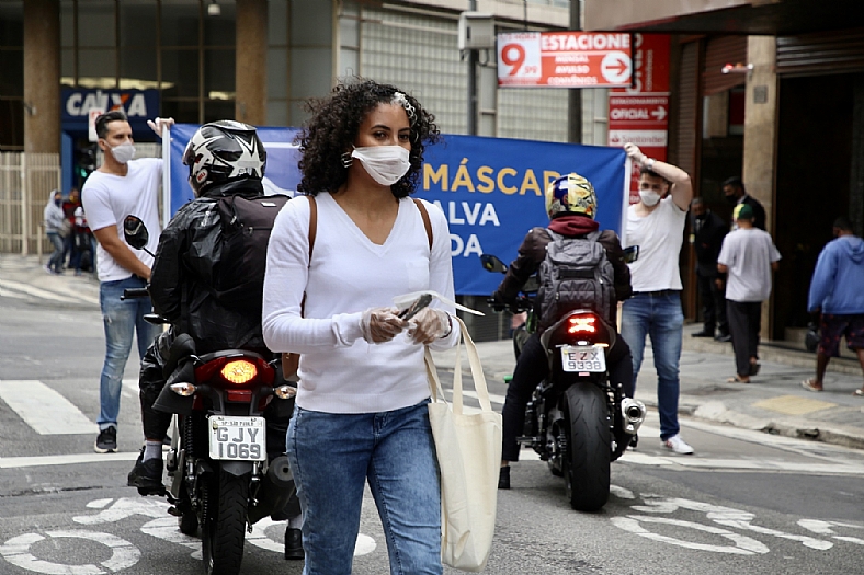 SP anuncia a flexibilização do uso de máscaras ao ar livre a partir de 11 de dezembro