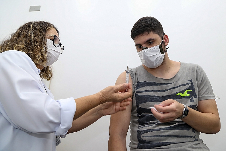 Rio Preto recebe 3 mil doses para vacinar adolescentes contra covid