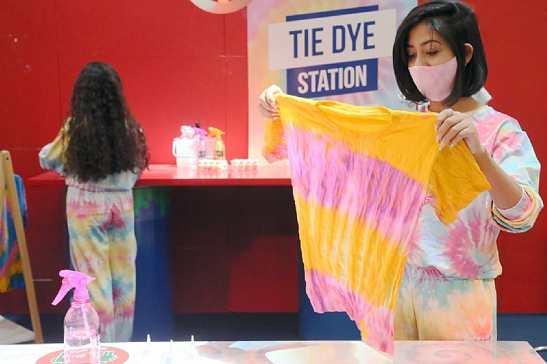 Campanha de Férias do Riopreto Shopping com oficinas de Tie Dye e Brinquedos da World Games