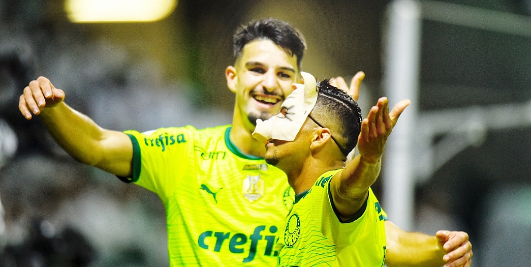 Palmeiras derrota Bahia e segue na cola do Flamengo