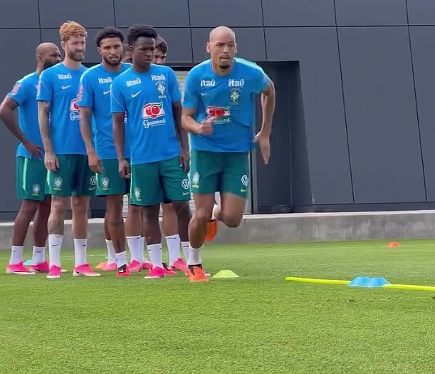 Neymar continua fora de treino da seleção brasileira