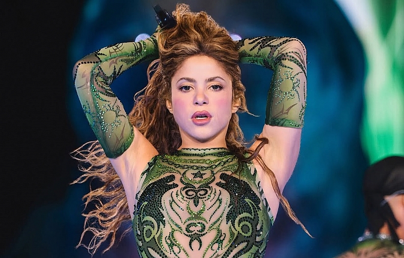 Eduardo Paes confirma Shakira como atração na praia de Copacabana em maio