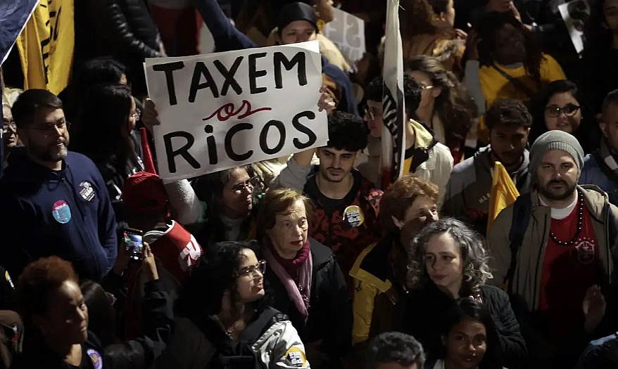 Ato na Avenida Paulista pede taxação de super-ricos e condena tarifaço