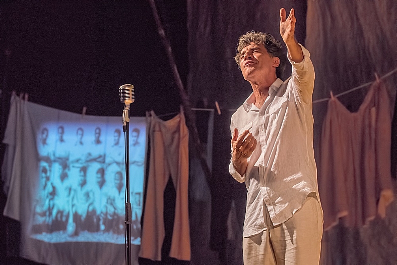 Ator Paulo Betti apresenta o espetáculo ''Autobiografia Autorizada'', no SESI Rio Preto