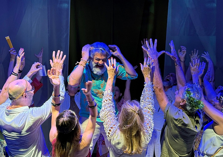Companhia Azul Celeste abre inscrições gratuitas para curso de teatro voltado a pessoas com mais de 50 anos