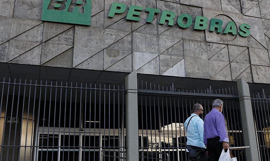 Petrobras reduz preço da gasolina em 5,2% a partir desta terça