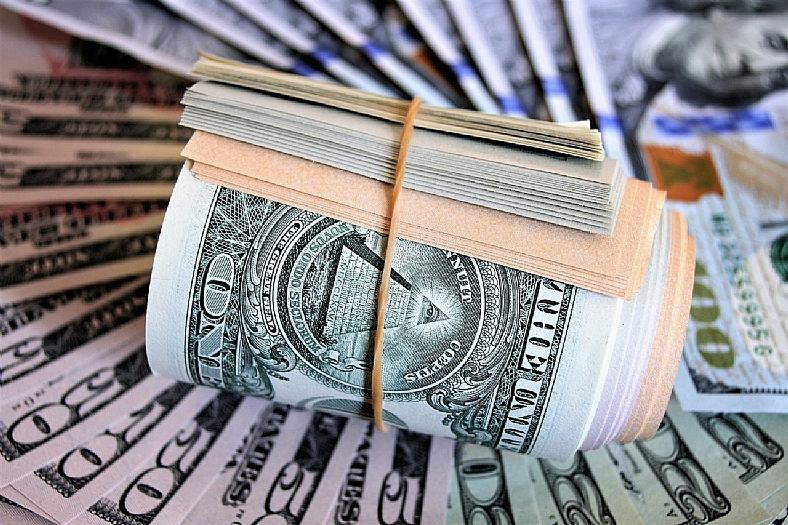 Dólar fecha estável, mas acumula queda de 1,82% em julho