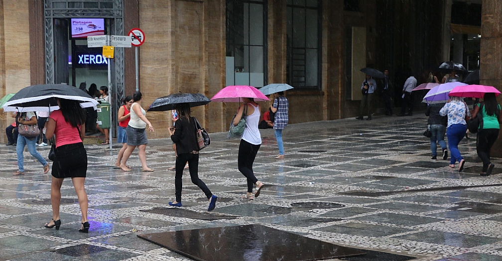 Dezembro começou com passagem de frente fria e temporais em todo estado de São Paulo
