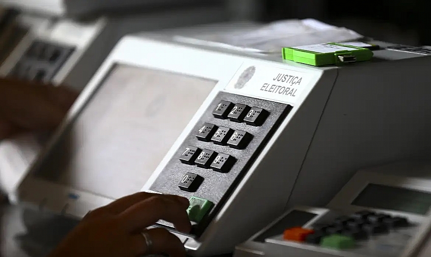 Onze governadores renunciam para disputar eleições de outubro